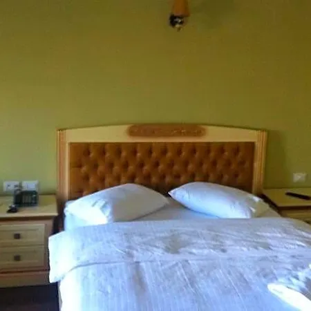 Ador 4*