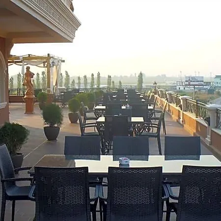 Ador Hotel 4*